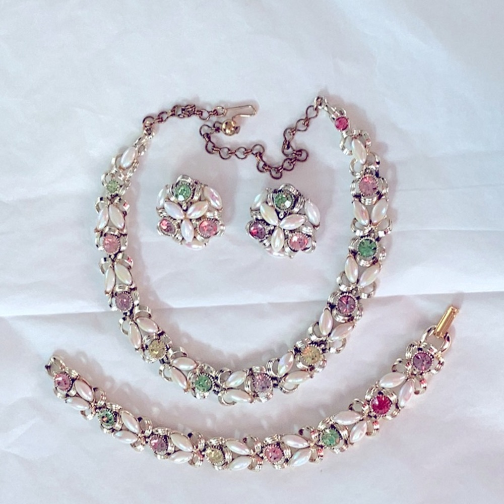 SIGNED BSK PARURE. NECKLACE,BRACELET & EARRINGS